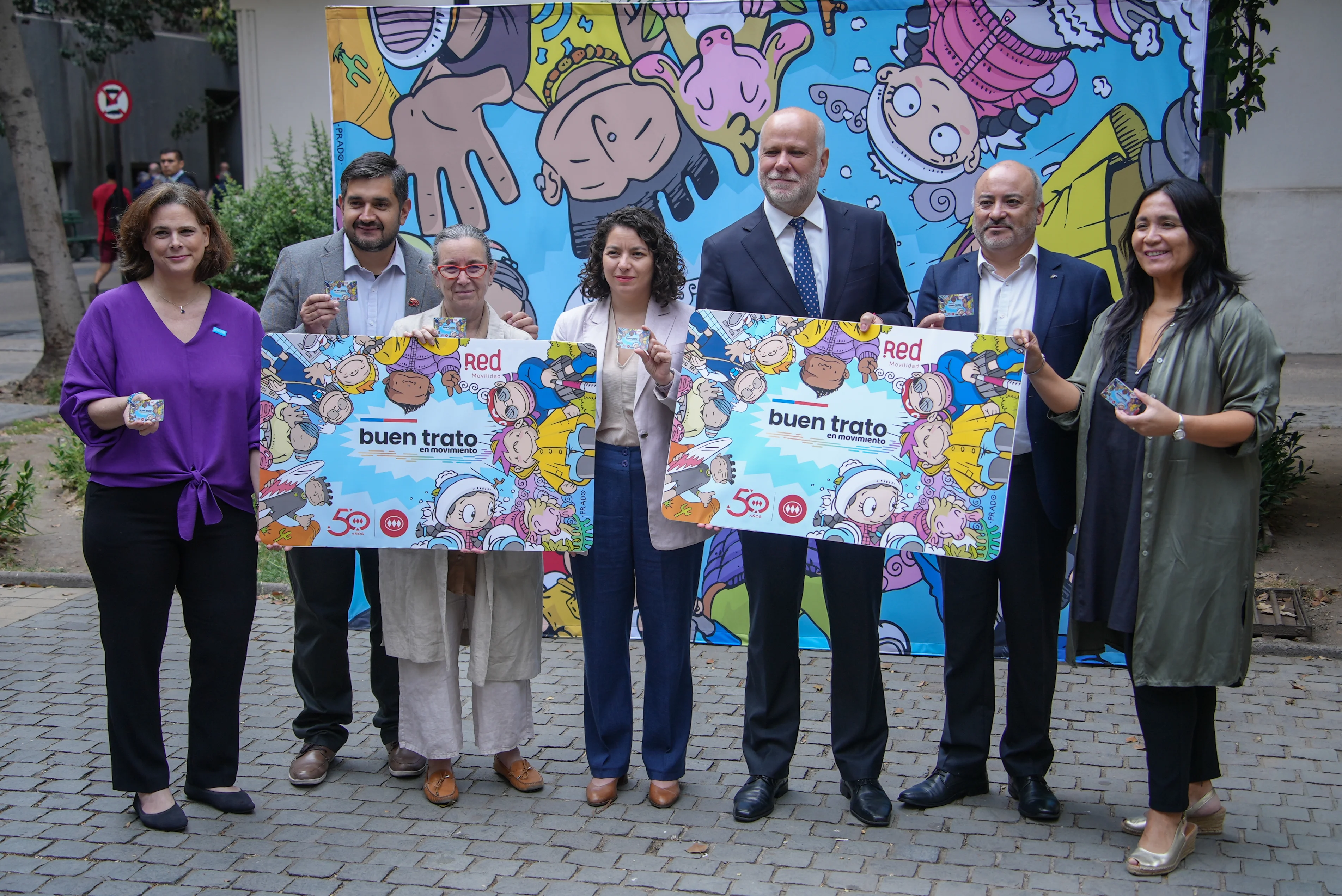 Gobierno y Metro lanzan tarjeta Bip! conmemorativa en el Día Mundial de la Infancia